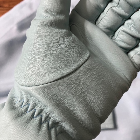 Leather gloves in Baby Blue! - Picture 5 of 6